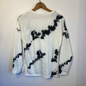 ($3 BundlBlack& White Tie Dye Long Sleeve Shirt